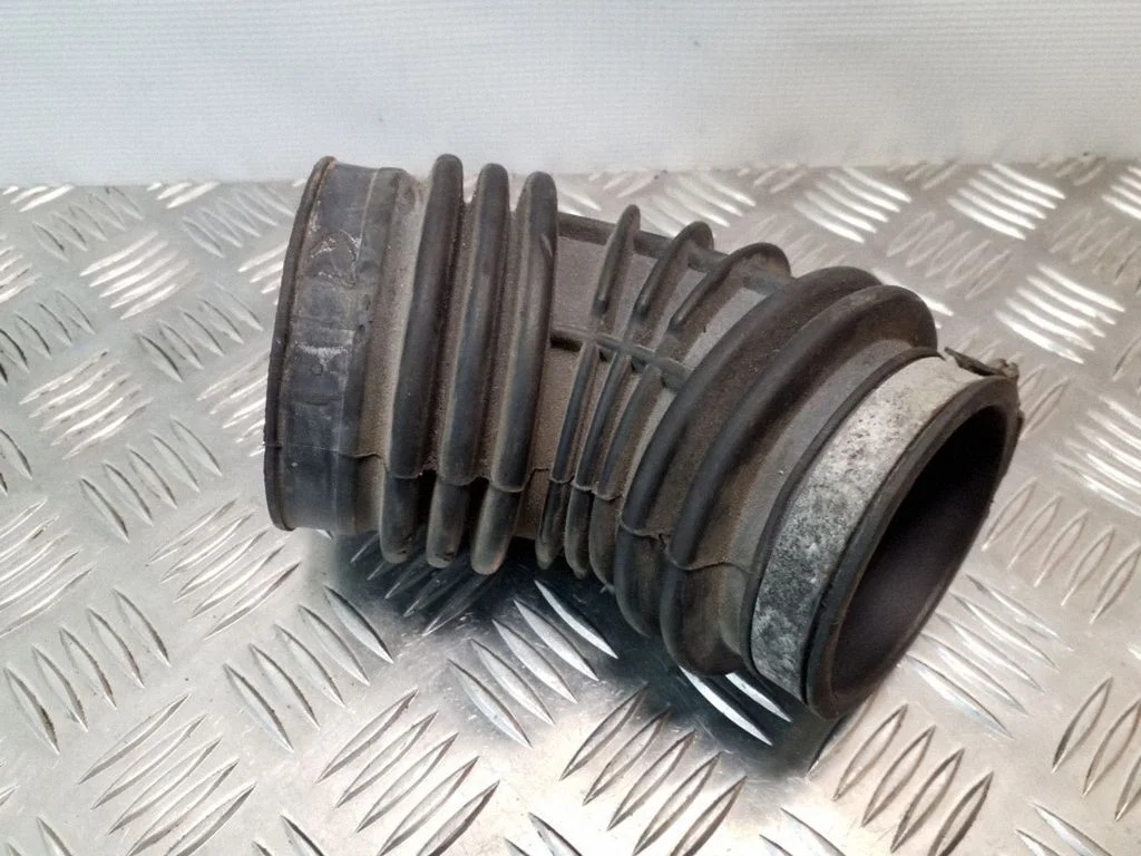 Õhu sisselaske voolik (-ud)/ toru (-d) 5464318 – Saab 9-5 (1998-2005)