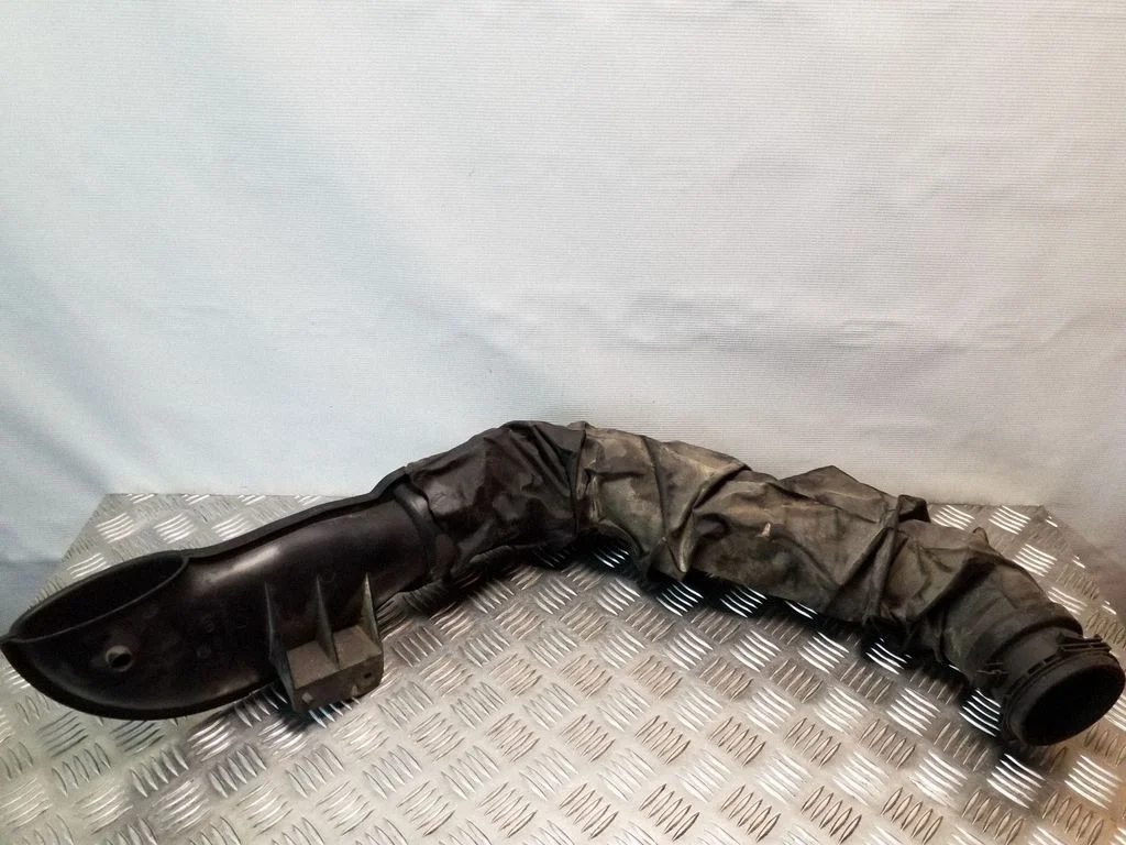 Air intake hose/pipe 1484919080