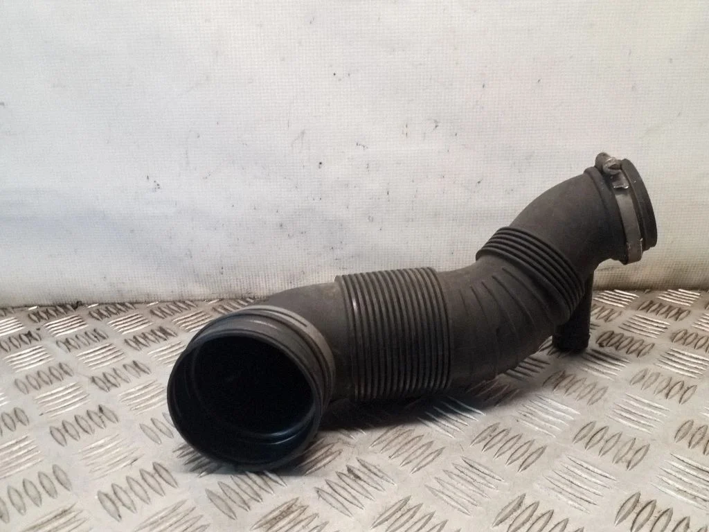 Turbo õhu sisselasketoru/ -voolik 5N0129656