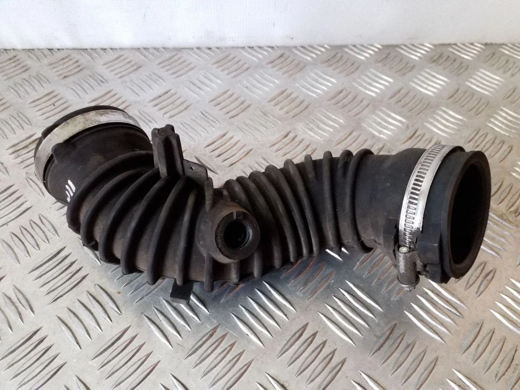 Turbo õhu sisselasketoru/ -voolik – Opel Vivaro (2001-2014)