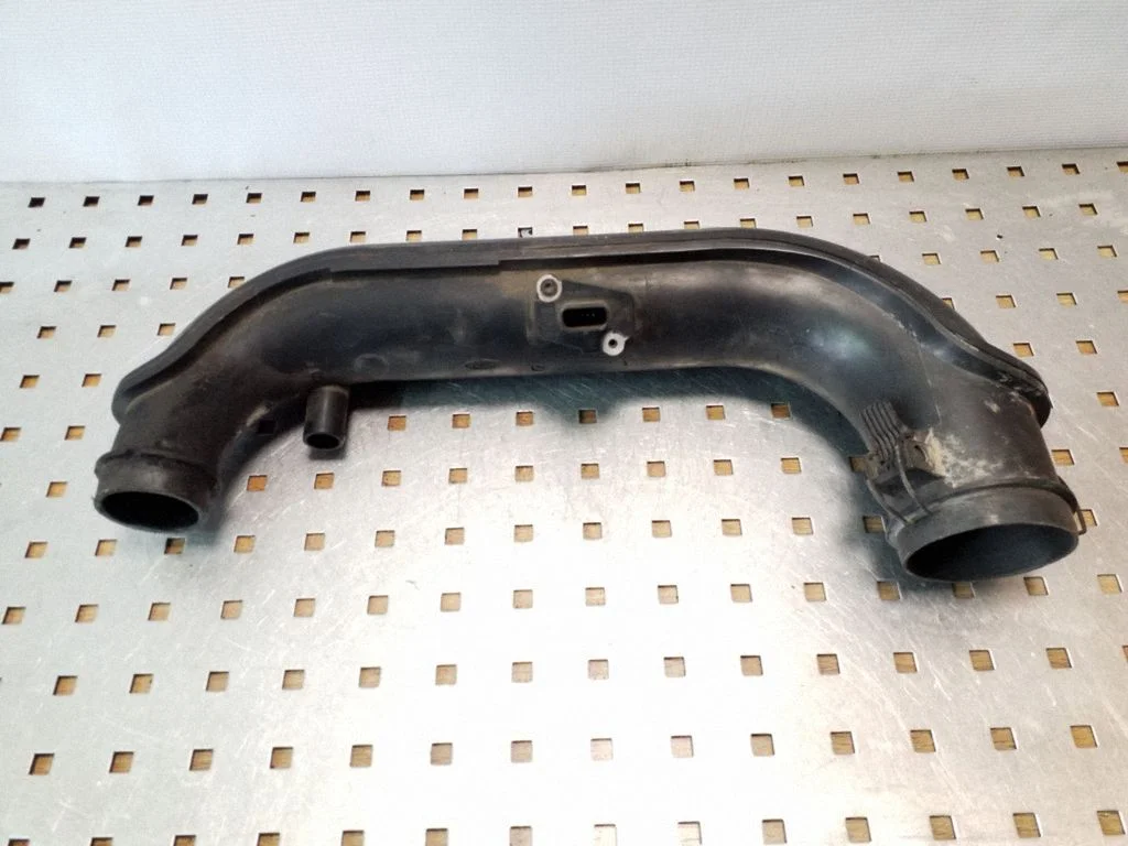 Air intake hose/pipe 6C119R504C