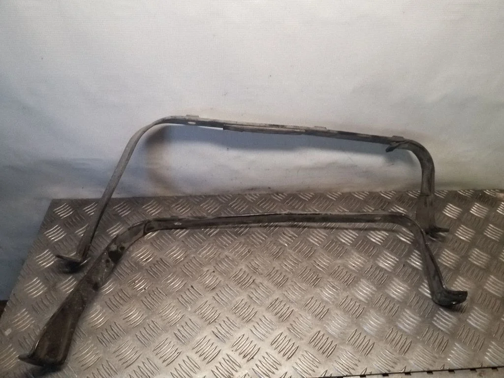 Kütusepaagi kinnitusklamber (-klambrid)