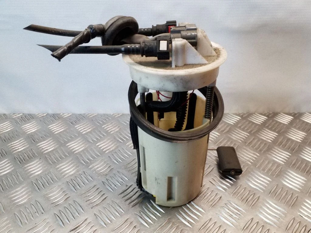 Fuel level sensor 17040AV715212