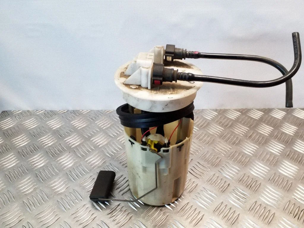Fuel level sensor 17040AV715212
