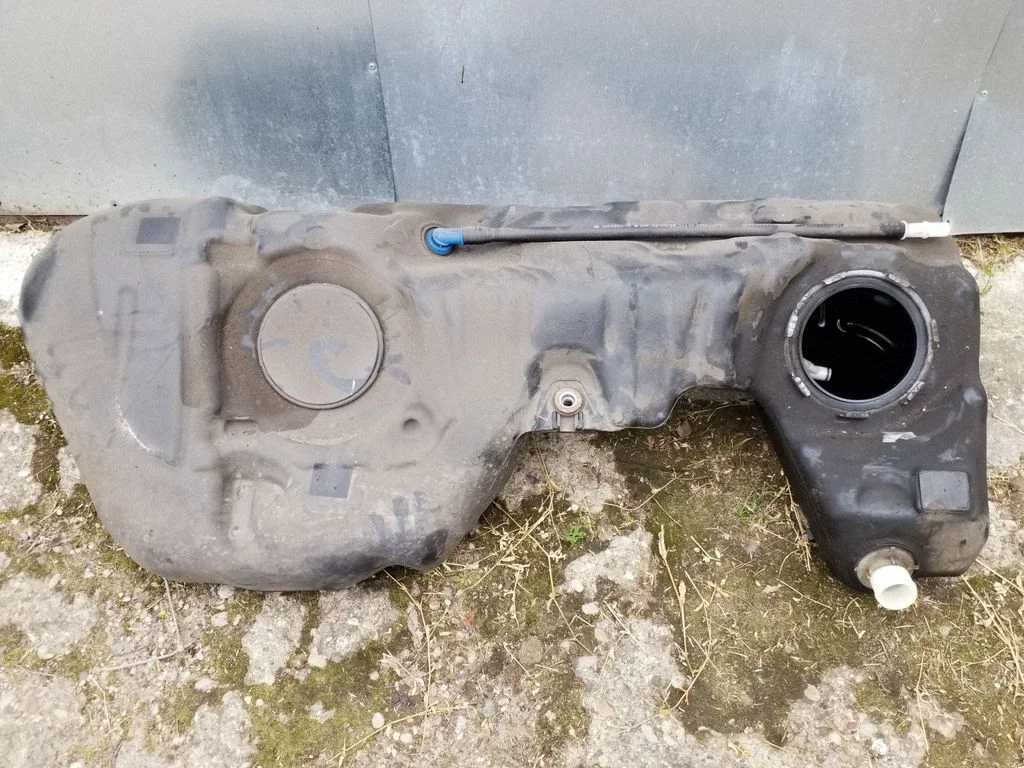 Fuel tank 7412232