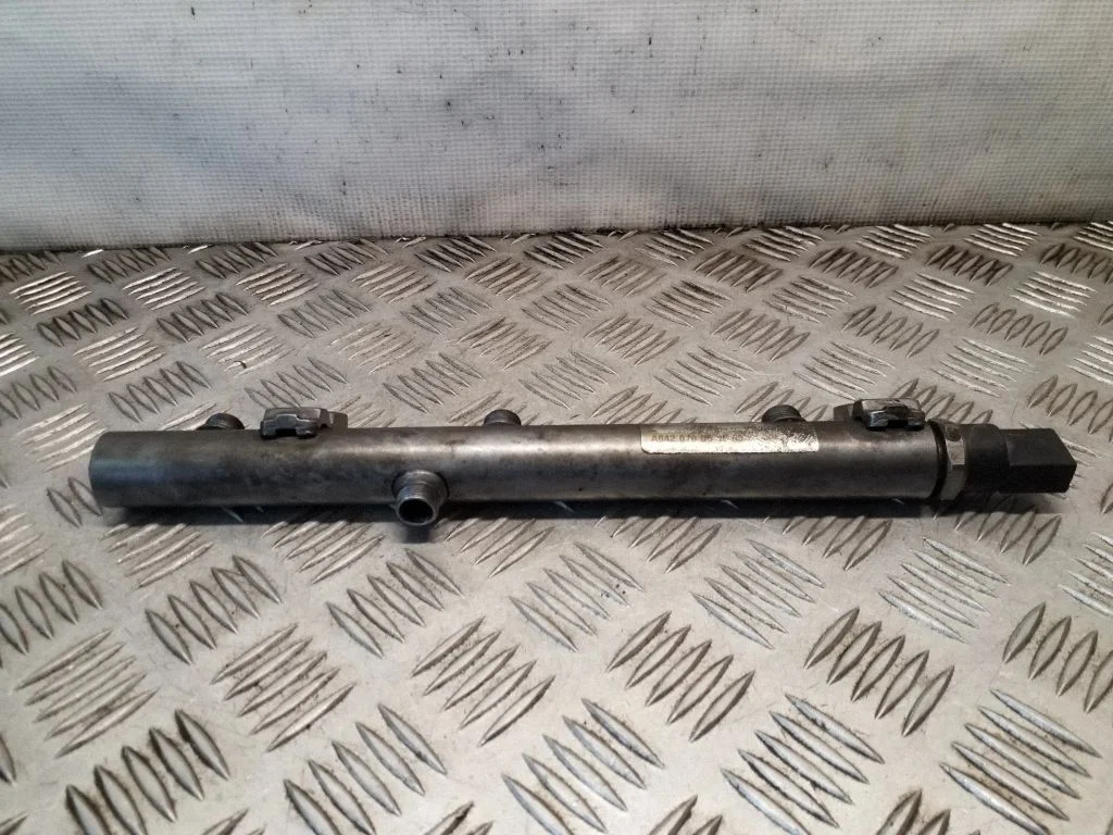 Kütuse magistraaltoru A6420700695
