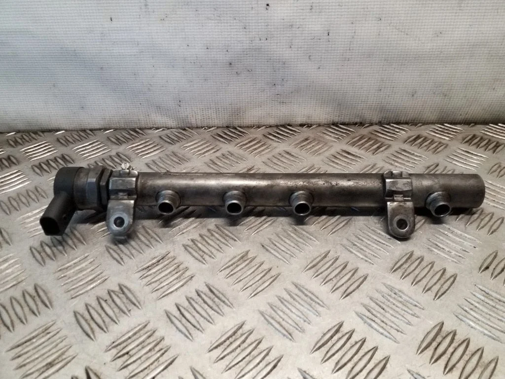 Kütuse magistraaltoru A6420700495
