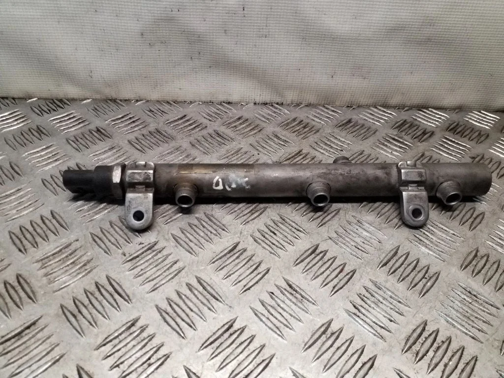 Kütuse magistraaltoru A6420700495