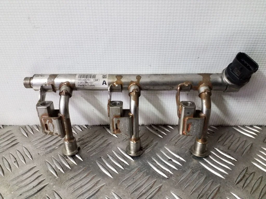 Fuel main line pipe DM5G9H487AA
