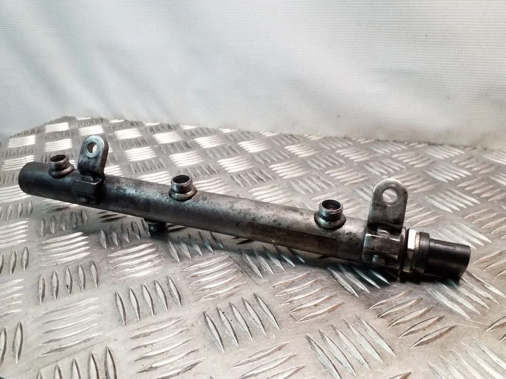 Fuel main line pipe A6420702595