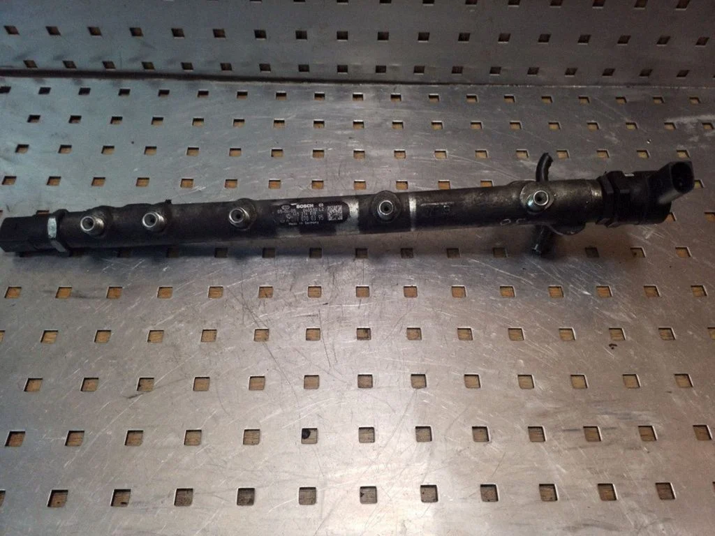 Fuel main line pipe A6110700395