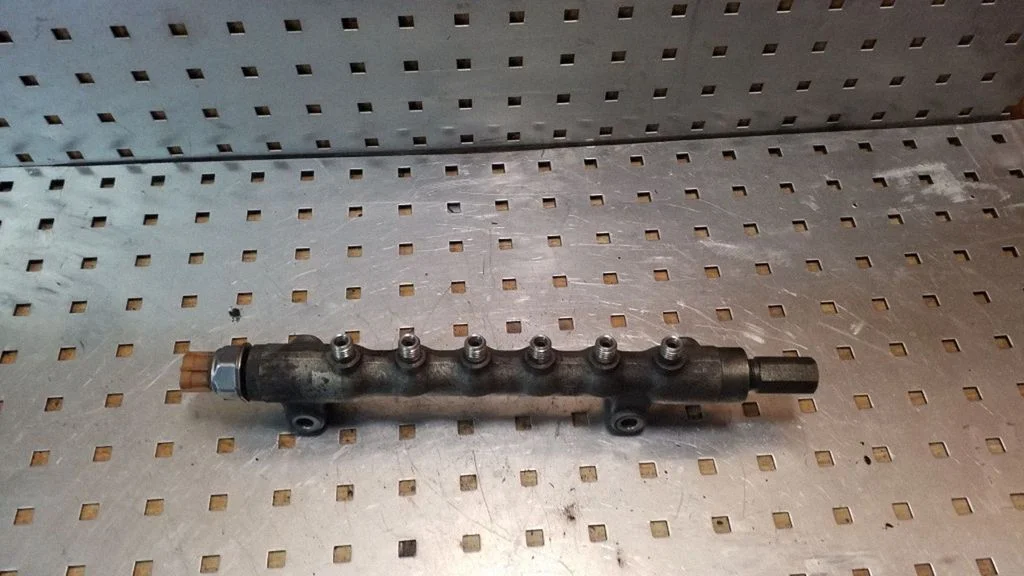 Fuel main line pipe