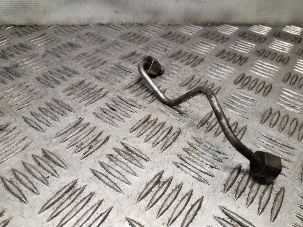 Fuel injector supply line/pipe