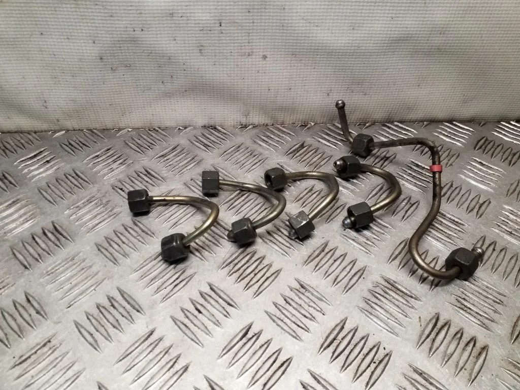 Fuel injector supply line/pipe