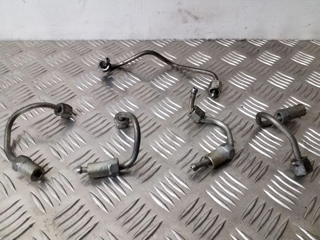 Fuel injector supply line/pipe