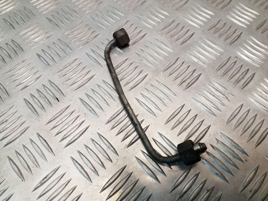 Fuel injector supply line/pipe