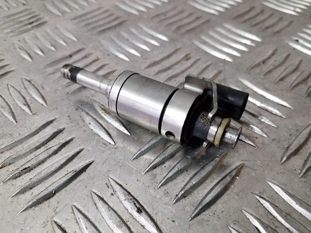 Fuel injector DM5G9F593AA
