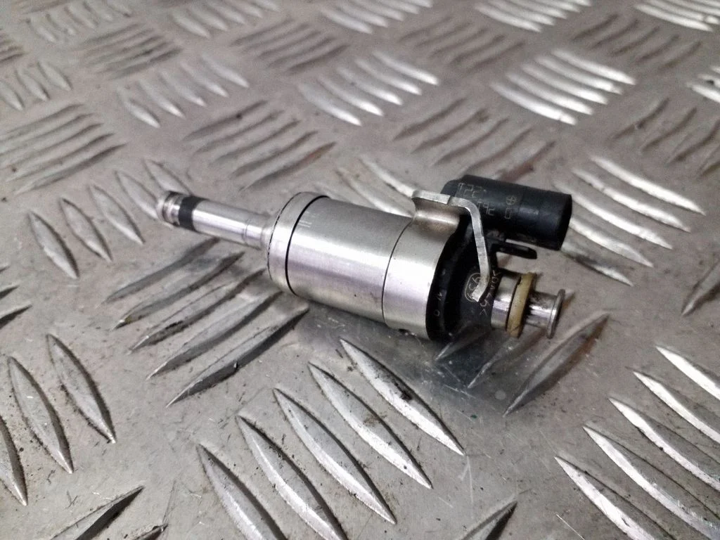Fuel injector DM5G9F593AA