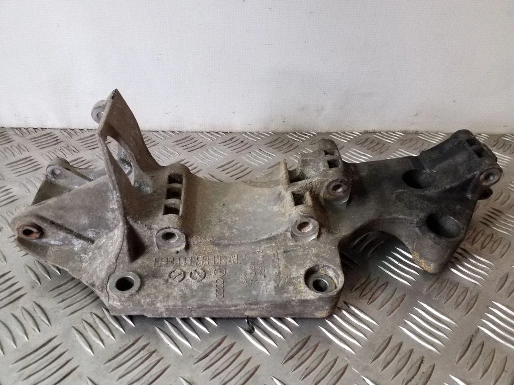 Generator/alternator bracket – Volkswagen Golf IV (1998-2005)