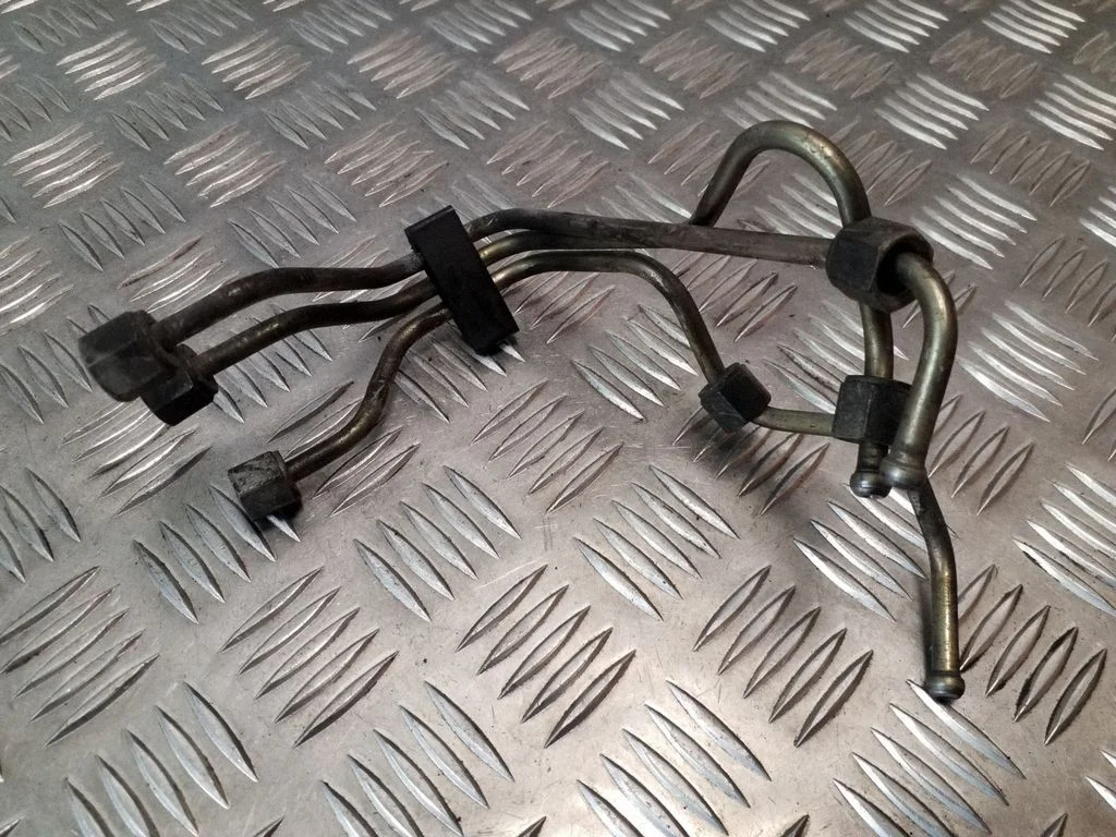 Fuel injector supply line/pipe