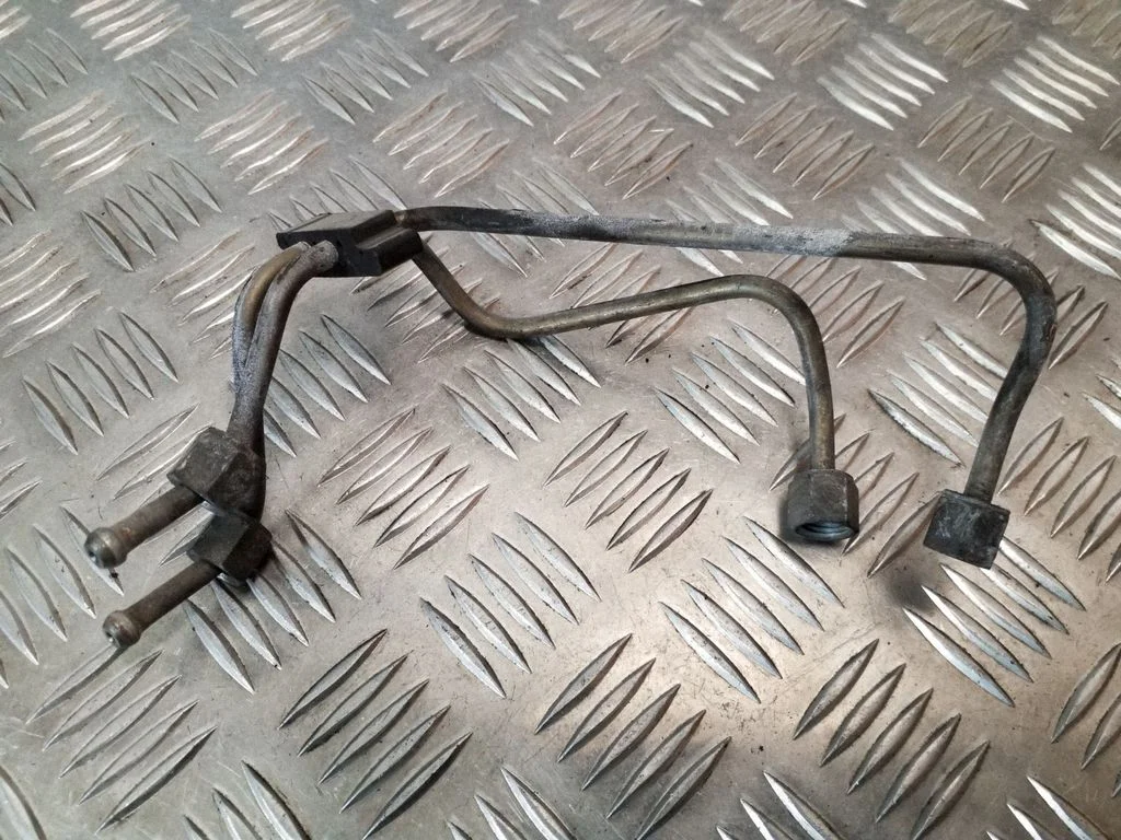 Fuel injector supply line/pipe