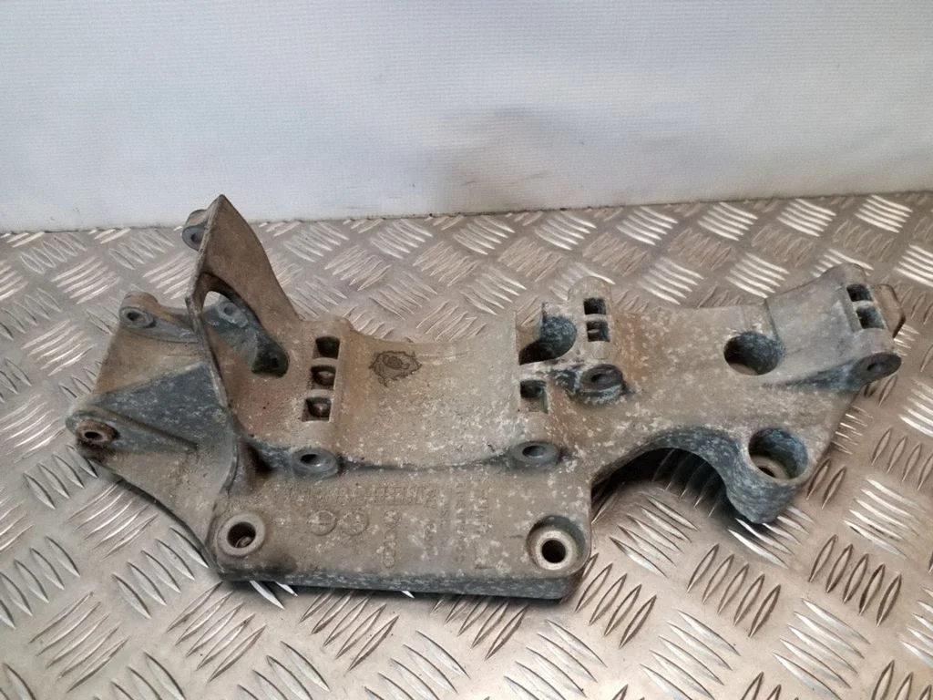 Generator/alternator bracket R045903143C