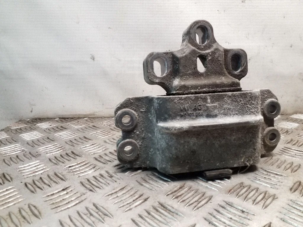 Dzinēja spilvens 1K0199555
