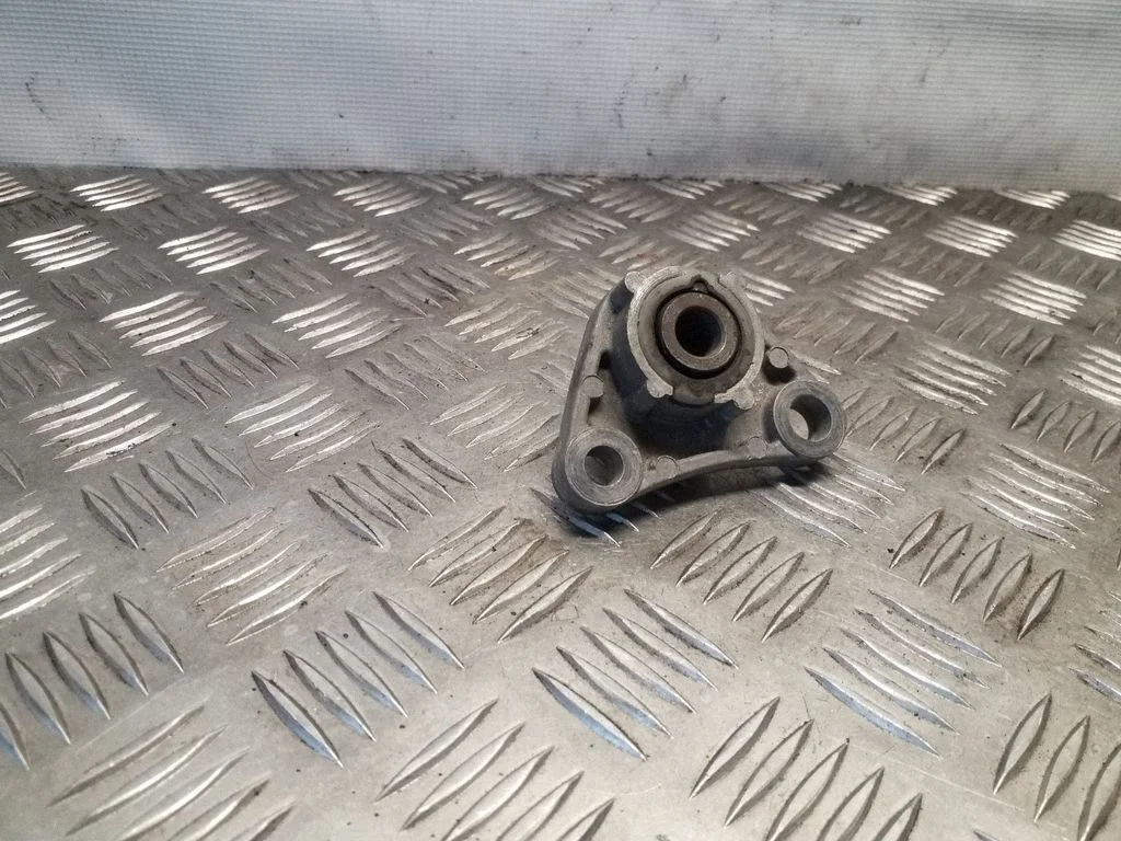 Engine mount bracket 8666205