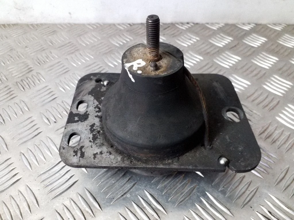 Engine mount bracket 8200411257