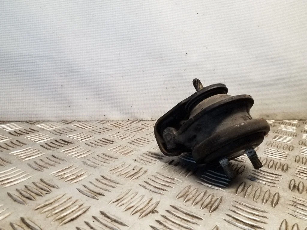 Engine mount bracket – left