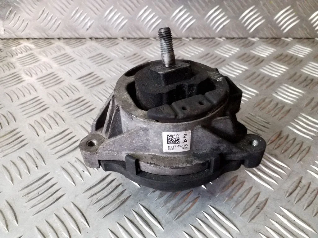 Engine mount bracket 6787657