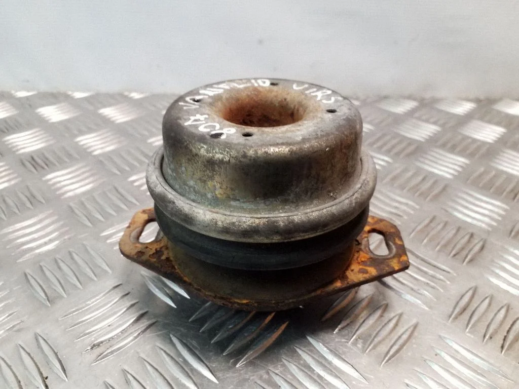 Engine mount bracket