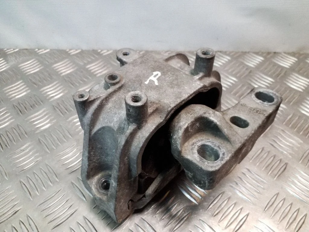 Dzinēja spilvens 1K0199262CN