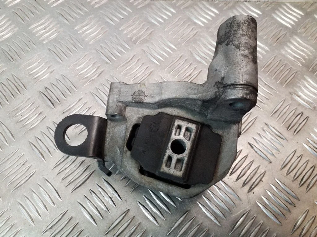 Dzinēja spilvens 326C88
