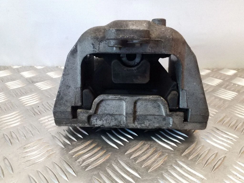 Engine mount bracket 1J0199262
