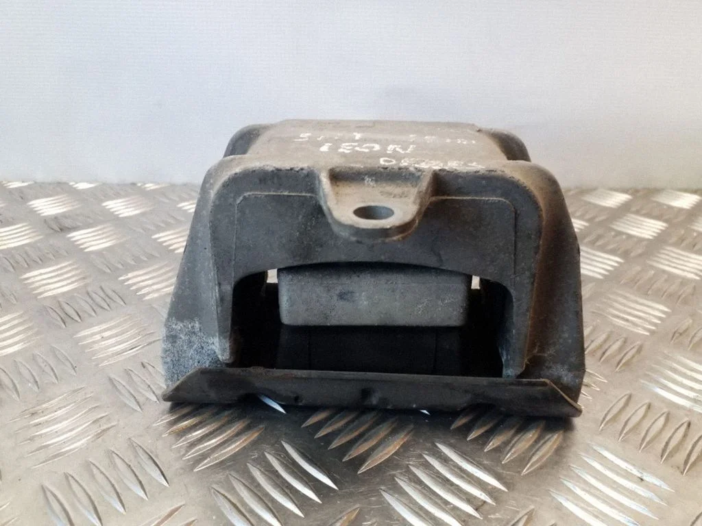 Engine mount bracket 1J0199555