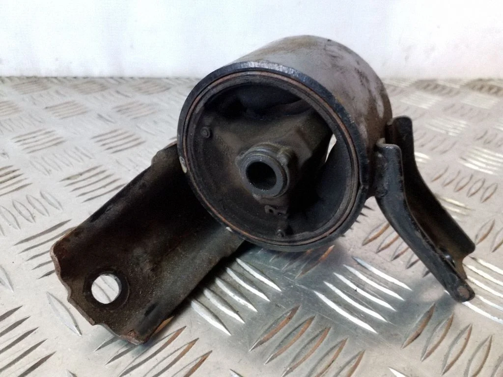Engine mount bracket MN184056