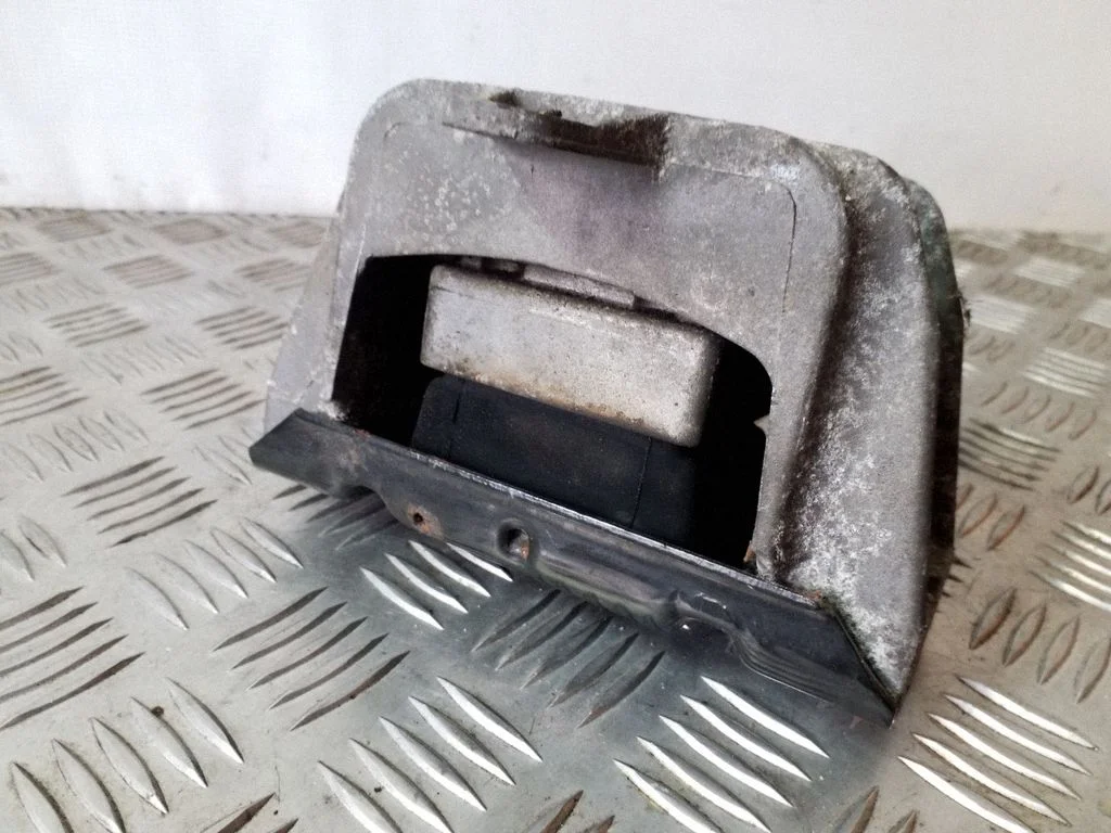 Dzinēja spilvens 1J0199555