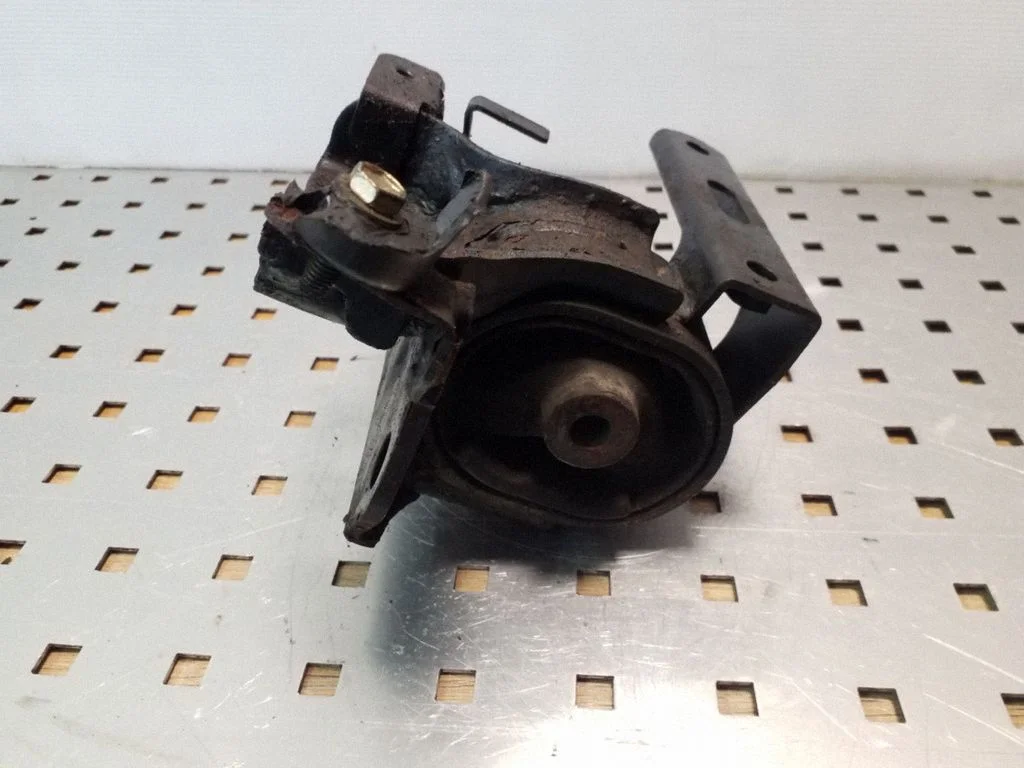 Dzinēja spilvens – Toyota RAV 4 (XA20) (2000-2005)