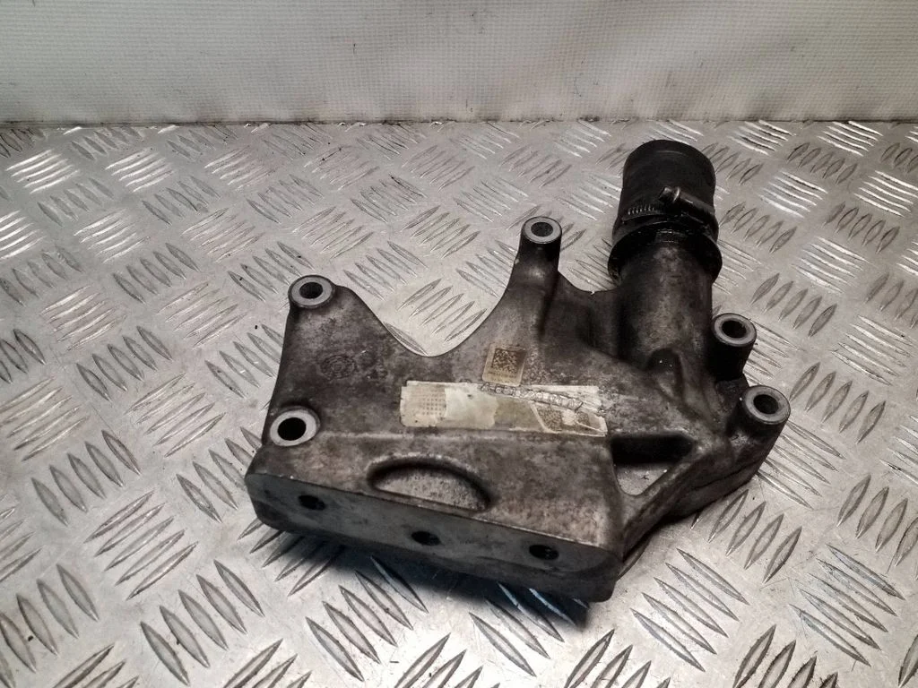 Mootori kinnituskronstein A6512200307