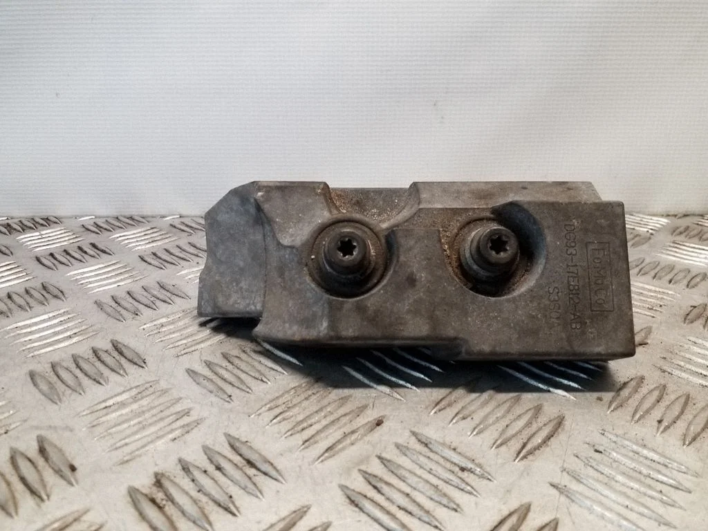 Mootori kinnituskronstein DG9317E812AB