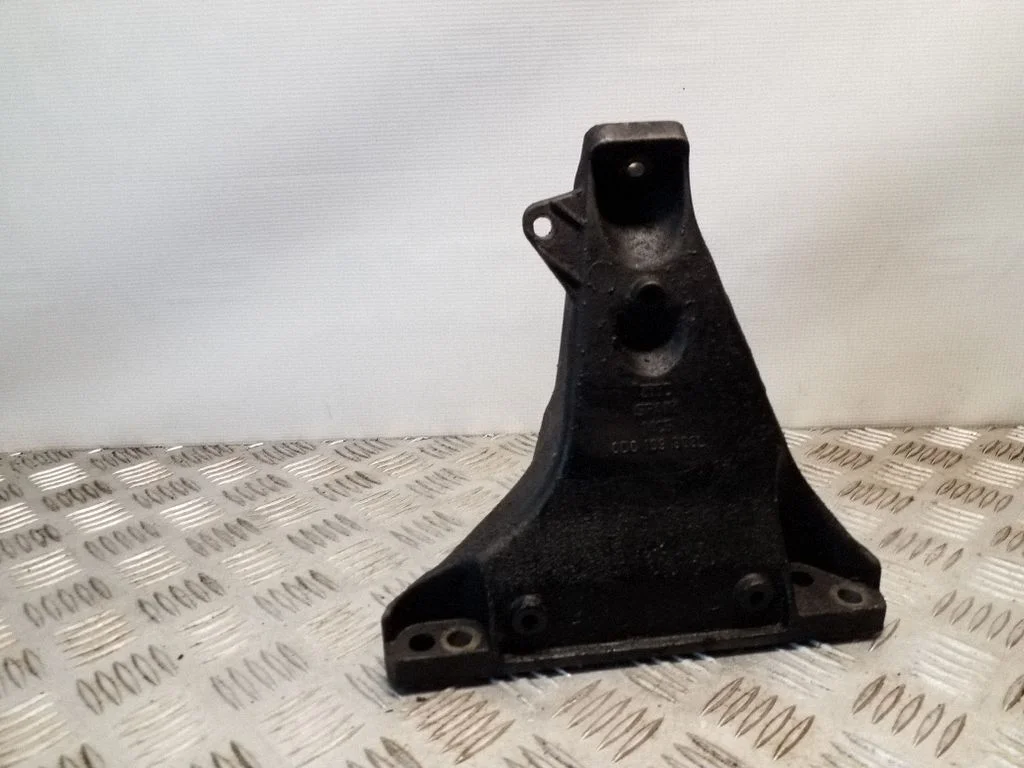 Dzinēja stiprinājuma kronšteins 8D0199308L