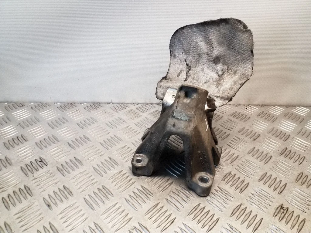 Dzinēja stiprinājuma kronšteins 8K0199307BH