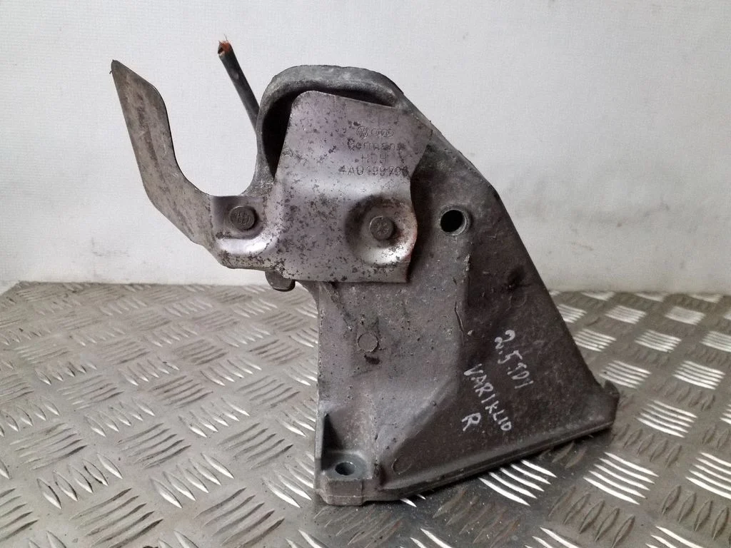 Dzinēja stiprinājuma kronšteins 4A0199312