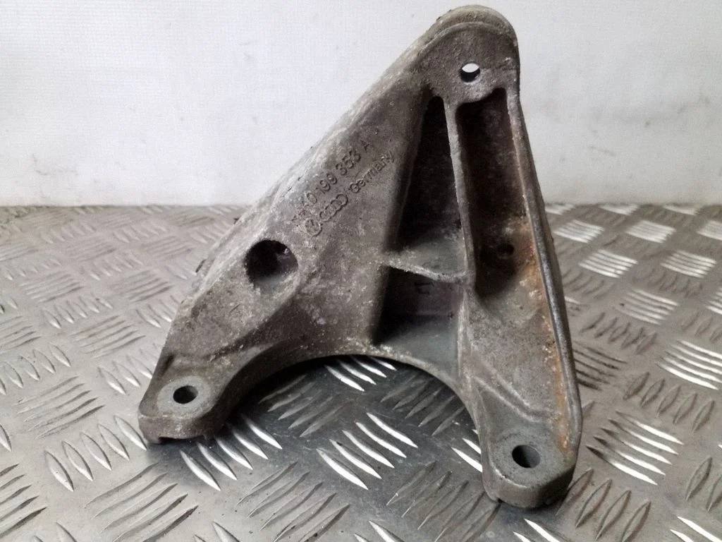 Dzinēja stiprinājuma kronšteins 4A0199353A