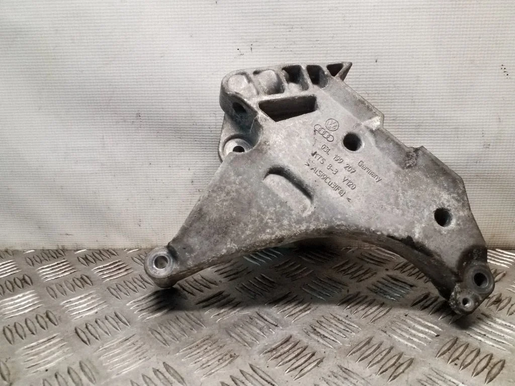 Dzinēja stiprinājuma kronšteins 03L199207