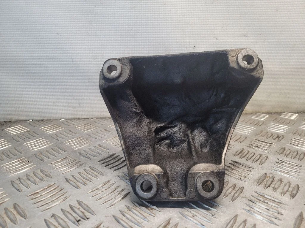 Engine mounting bracket – BMW 5 Series F10 F11 (2009-2016)