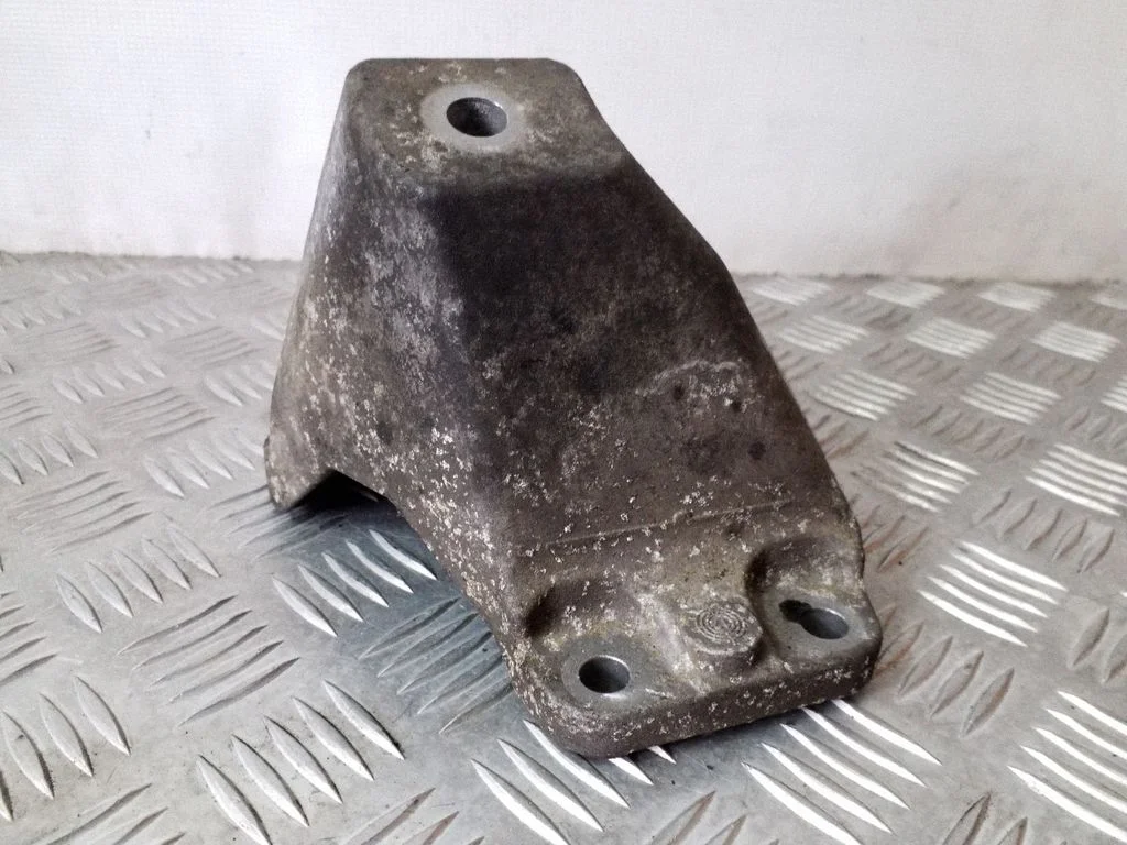 Engine mounting bracket – BMW 5 Series F10 F11 (2009-2016)