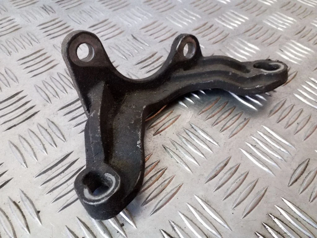 Engine mounting bracket – Opel Antara (2006-2016)