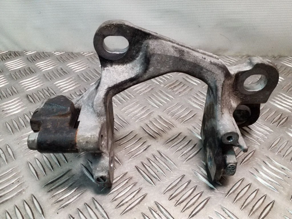 Engine mounting bracket – Mazda 6 (2008-2013)